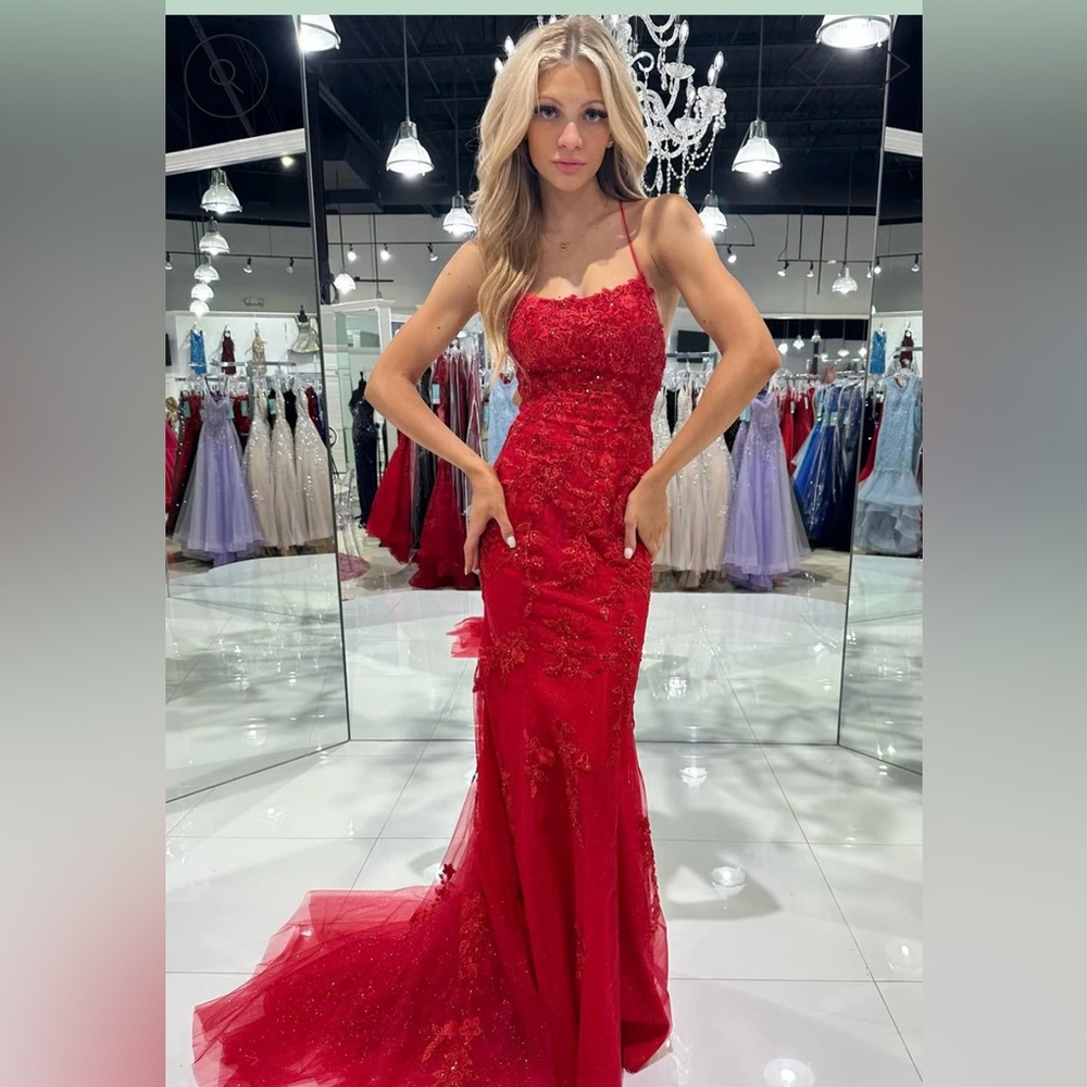 SALE‼️Red Sequin Embellished Spaghetti Strap Prom Gown